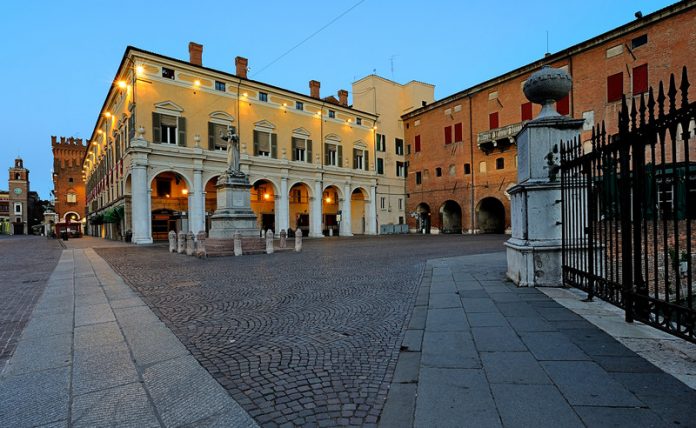 Ferrara Piazza Savonarola