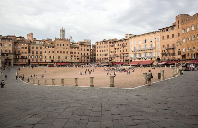 Siena I palazzi di piazza Del Campo