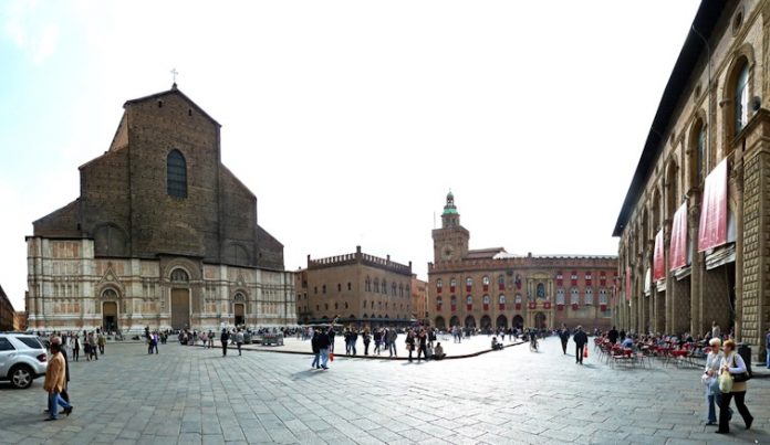 Bologna Piazza Maggiore