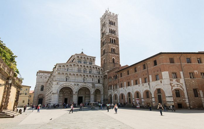 Lucca Piazza San Martino