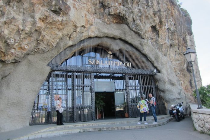 Budapest Chiesa nella Roccia