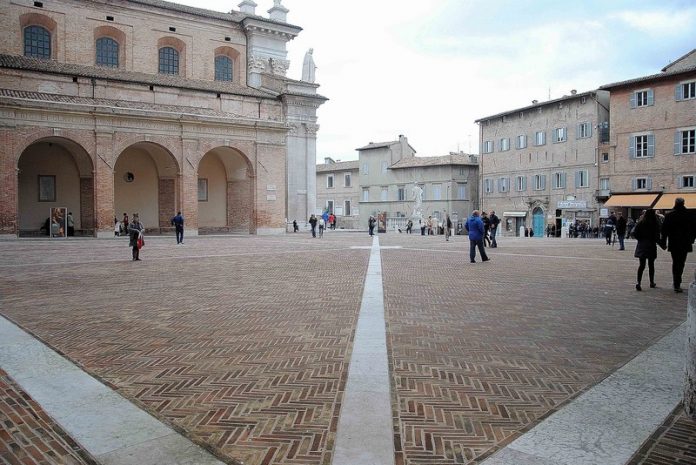 Urbino Piazza Duca Federico