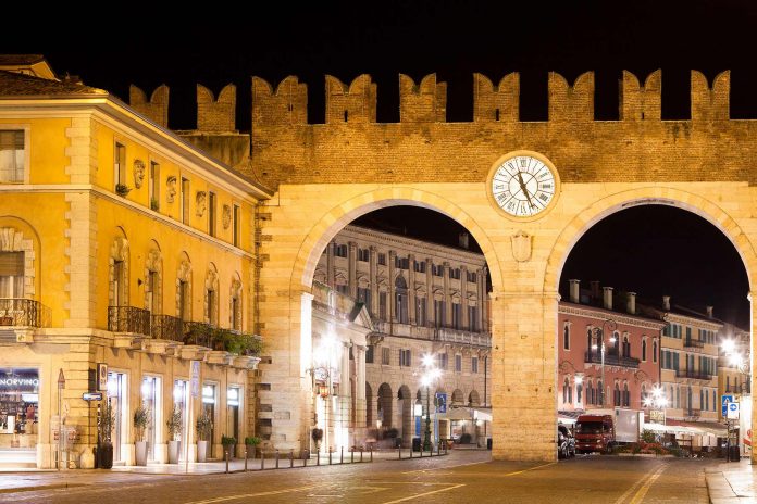 Verona Piazza Bra Portoni