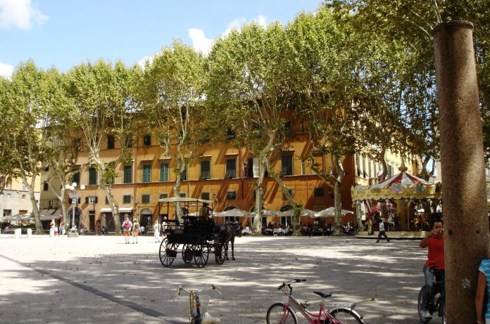 Lucca Piazza Napoleone