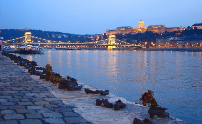 Budapest Scarpe sul Fiume