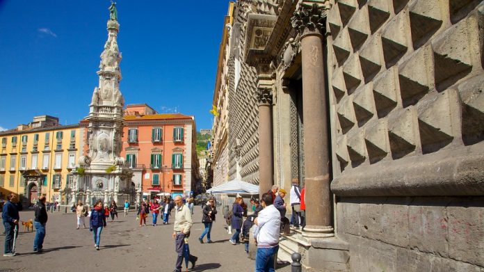 Napoli Piazza del Gesù Nuovo