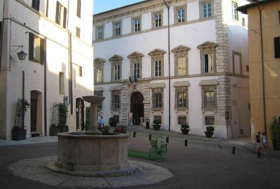 Spoleto Piazza Fontana