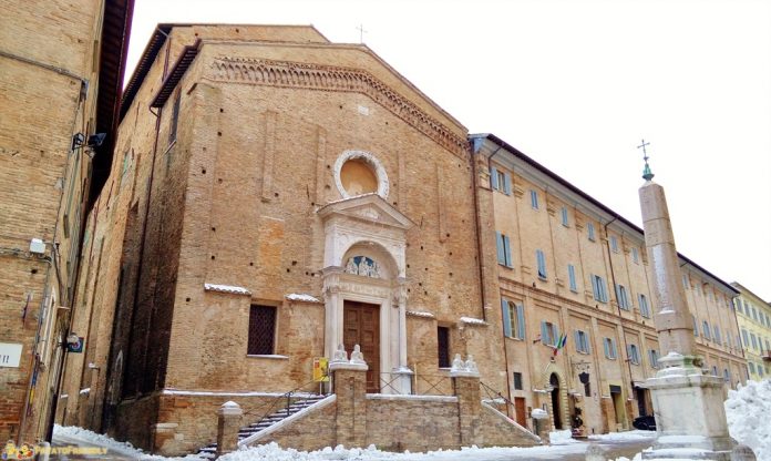 Urbino Obelisco