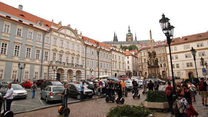 Praga Piazza Mala Strana