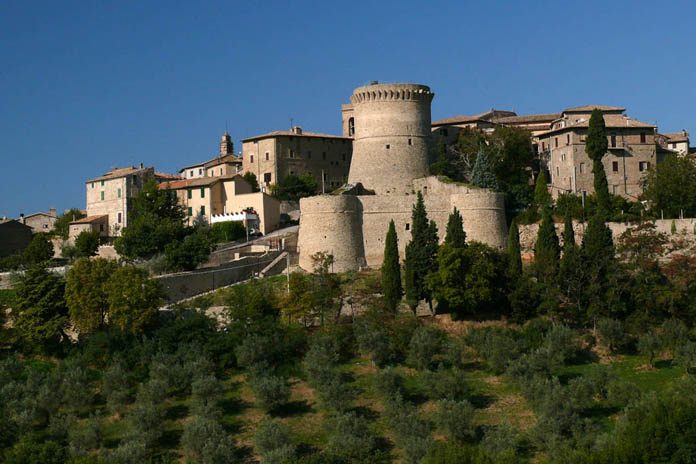 Gualdo Cattaneo Castello di Simigni percorsi trekking spoleto umbria