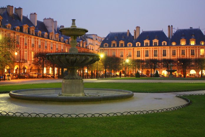 Parigi Place des Vosges