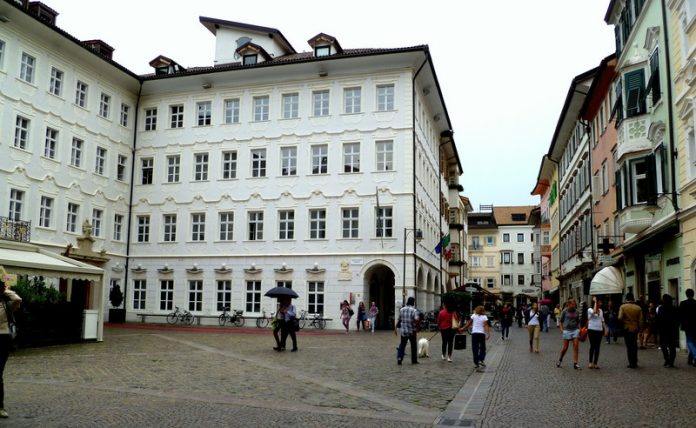 Bolzano Piazza della Mostra