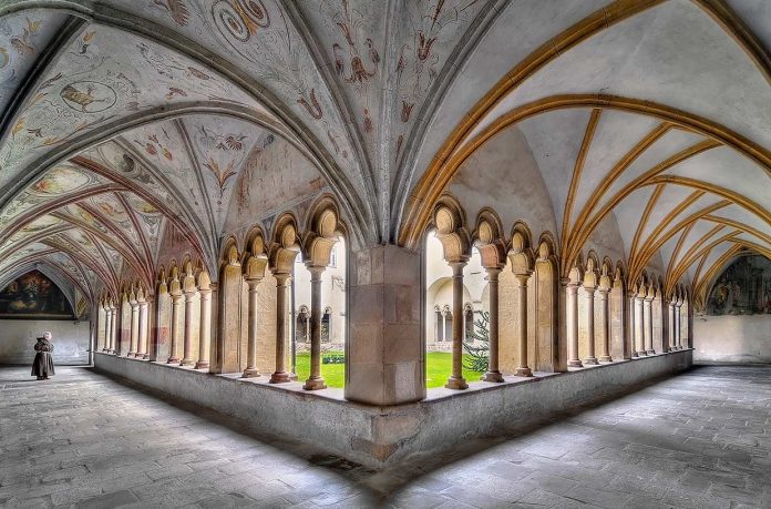 Bolzano Chiesa Domenicani Chiostro