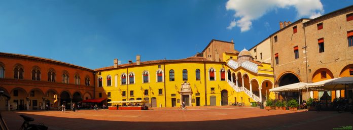 Ferrara Piazza Municipio