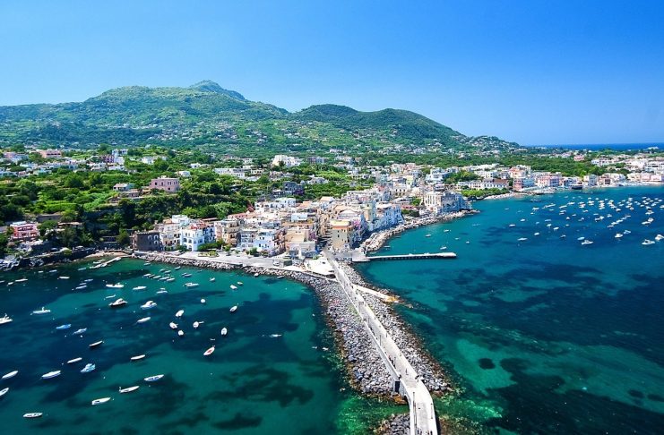 Spiagge incantate, arte, storia e vita mondana: benvenuti a Ischia Cosa vedere a Ischia