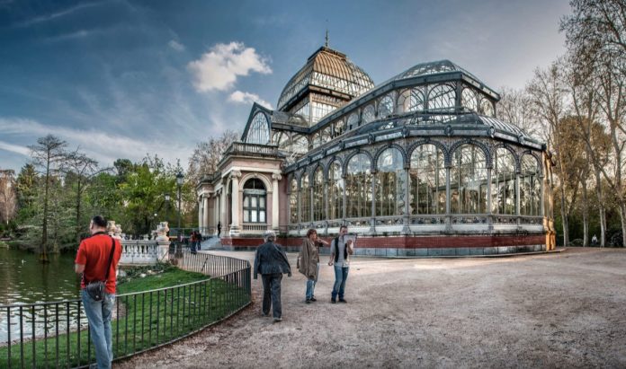 Parco retiro madrid palazzo di cristallo da vedere